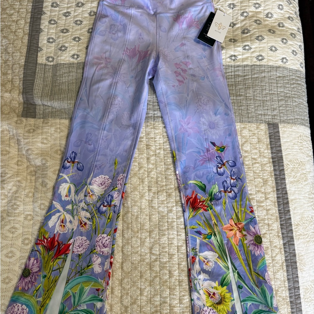 Johnny Was active leggings Patterned Pants in Lavender